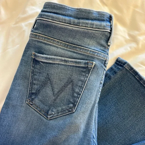 Mother The Lil Weekender Flare Jeans Size 25 in Layover Wash - Picture 2 of 9